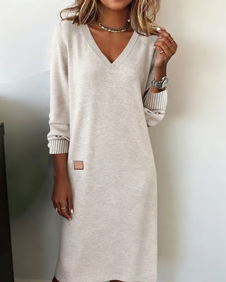 Carrie | Robe pull en tricot à décolleté en V