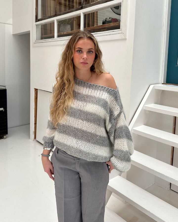 "Louisa | Pull en tricot rayé" peut être reformulé en "Louisa | Pull en tricot à motif rayé".
