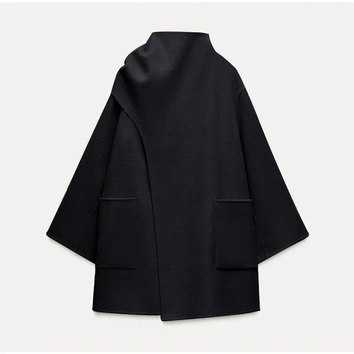 "Eva | Kappa mit Schal" pourrait être réécrit comme "Eva | Manteau à capuche avec écharpe".