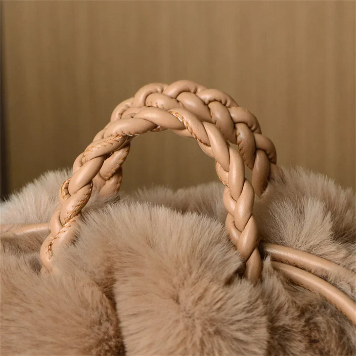 Blesilda | Sac à main en peluche avec poignée tressée