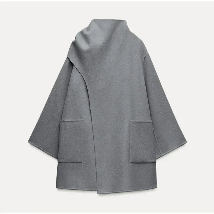 "Eva | Kappa mit Schal" pourrait être réécrit comme "Eva | Manteau à capuche avec écharpe".