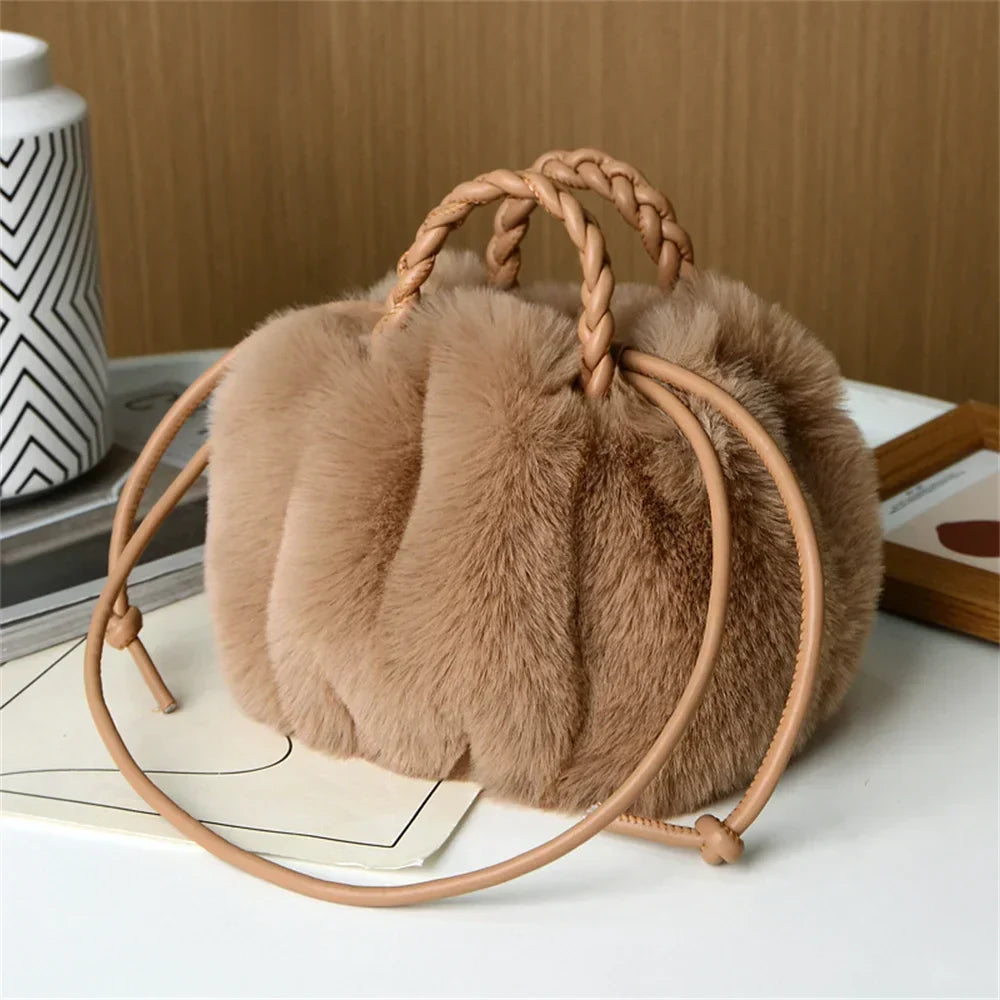 Blesilda | Sac à main en peluche avec poignée tressée
