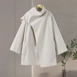 "Eva | Kappa mit Schal" pourrait être réécrit comme "Eva | Manteau à capuche avec écharpe".